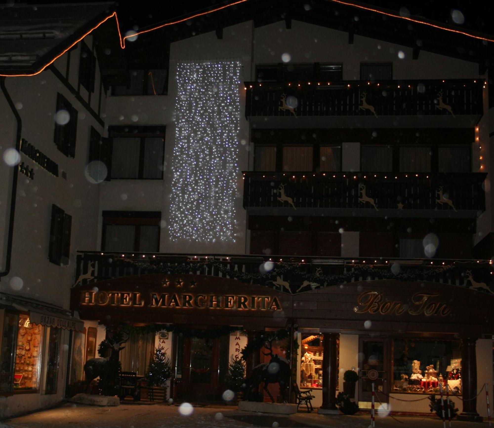 Hotel Margherita San Martino Di Castrozza Exterior foto